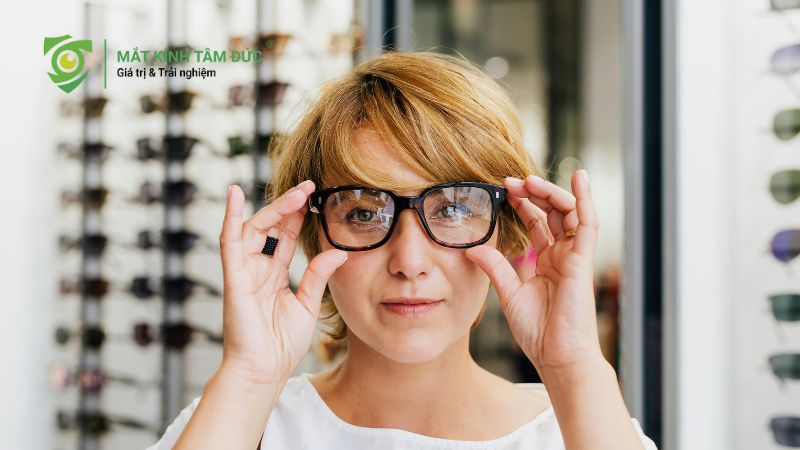 Đeo kính có ảnh hưởng đến mũi không? Hướng dẫn chọn gọng kính phù hợp