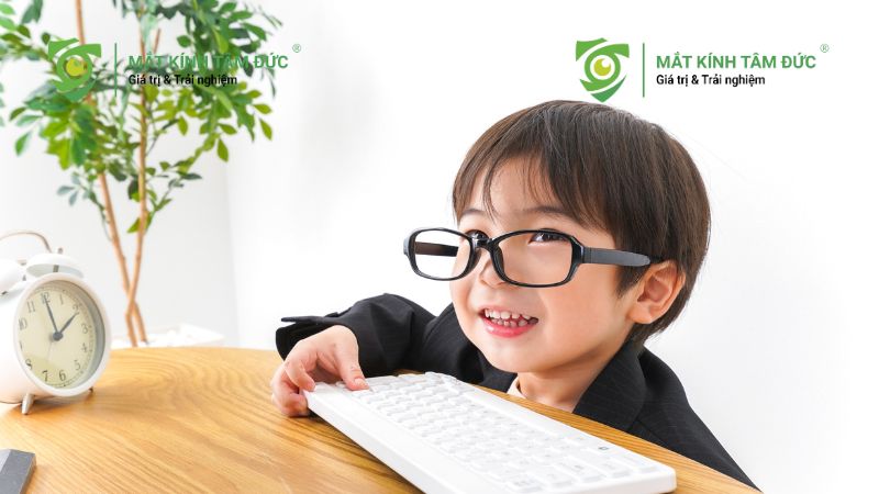 Đeo kính nhiều có tăng độ không? Top 3 nguyên nhân khiến độ cận tăng nhanh