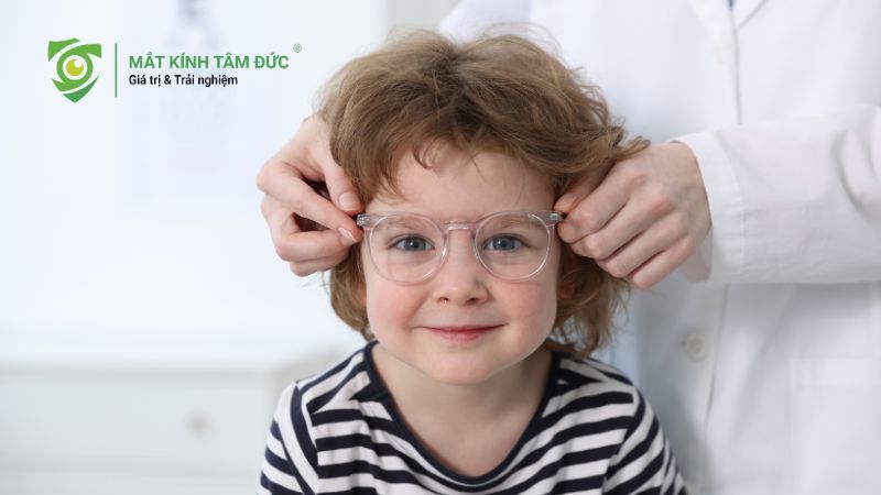 Đeo kính nhiều có tăng độ không? Top 3 nguyên nhân khiến độ cận tăng nhanh