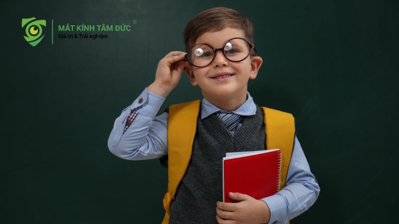 Đeo kính nhiều có tăng độ không? Top 3 nguyên nhân khiến độ cận tăng nhanh