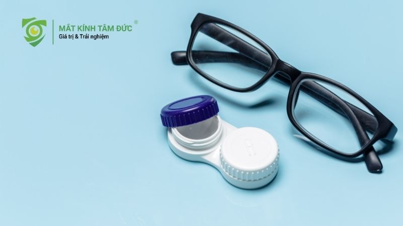 Kính áp tròng và phẫu thuật khúc xạ là lựa chọn cho người không muốn đeo kính thường xuyên