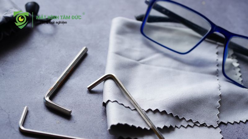 Top mẫu kính cận cho người chơi thể thao được ưa chuộng hiện nay