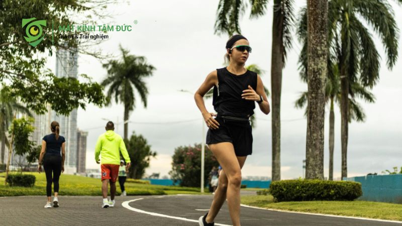 Top mẫu kính cận cho người chơi thể thao được ưa chuộng hiện nay