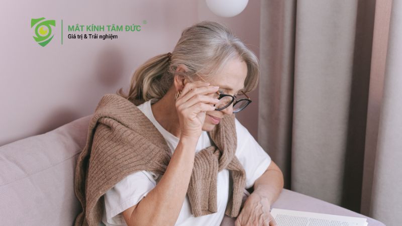 Lão thị đeo kính gì? Hướng dẫn chọn kính lão thị đúng cách