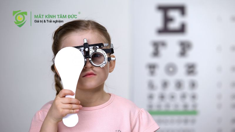 Loạn thị bẩm sinh là gì? Top 6 dấu hiệu cha mẹ tuyệt đối không nên bỏ qua