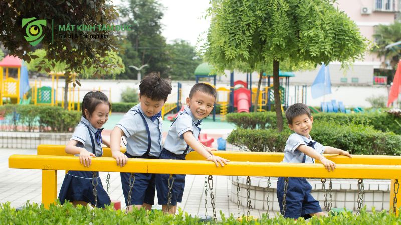 Loạn thị bẩm sinh là gì? Top 6 dấu hiệu cha mẹ tuyệt đối không nên bỏ qua