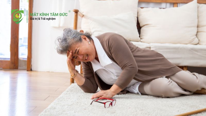 Mắt nhìn gần bị nhòe là bệnh gì? Cảnh báo các bệnh lý mắt thường gặp