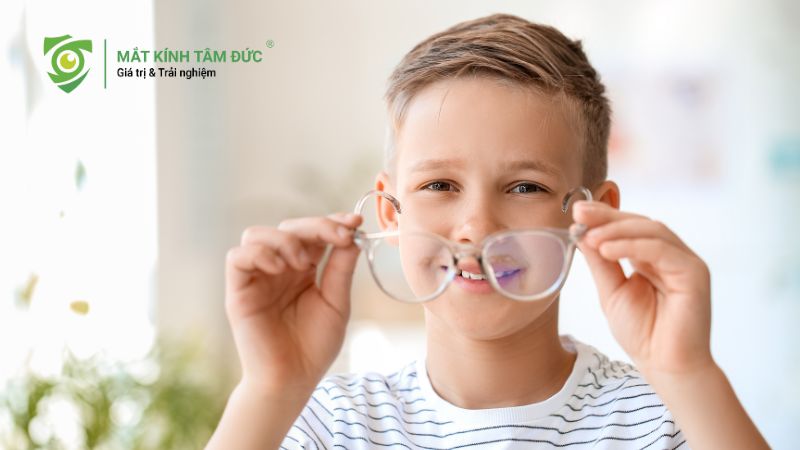 Viễn thị bao nhiêu độ là nặng? Dấu hiệu nhận biết và cách điều trị
