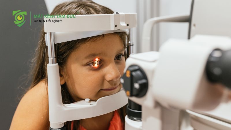 Viễn thị bao nhiêu độ là nặng? Dấu hiệu nhận biết và cách điều trị