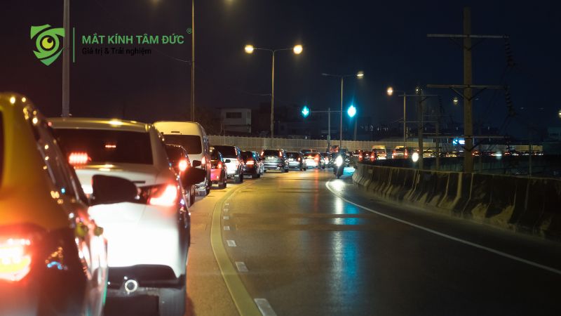 Giác mạc chóp là gì? 9 triệu chứng cảnh báo bạn không nên bỏ qua