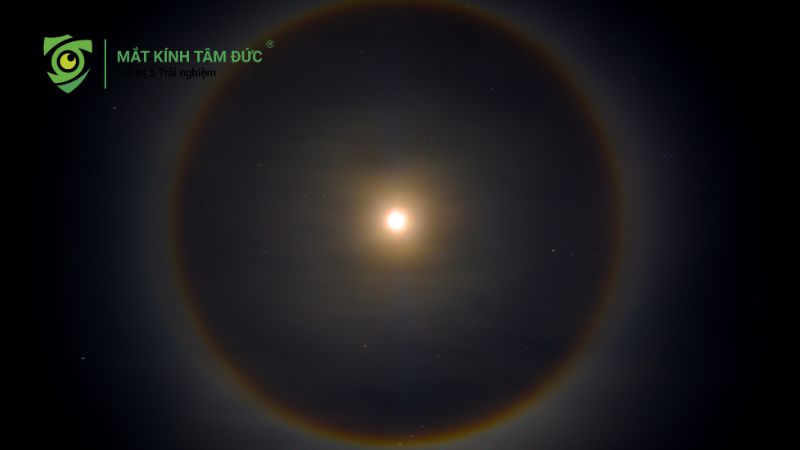 Giác mạc hình chóp là gì? 9 triệu chứng cảnh báo bạn không nên bỏ qua