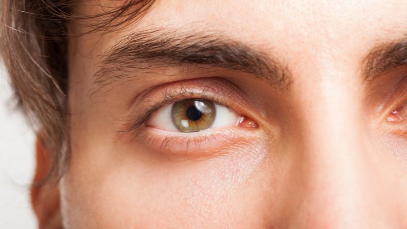 Mắt nhìn thấy gợn sóng là gì? Nguyên nhân và cách điều trị