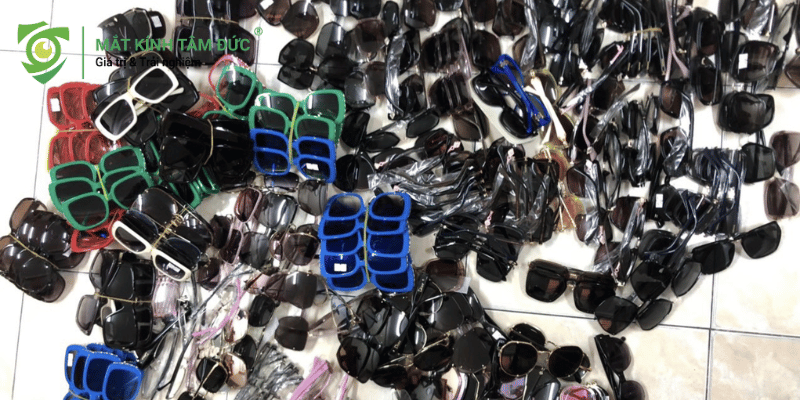 Vì sao nhiều người vẫn phân vân giữa kính mát nam chính hãng và kính giá rẻ?