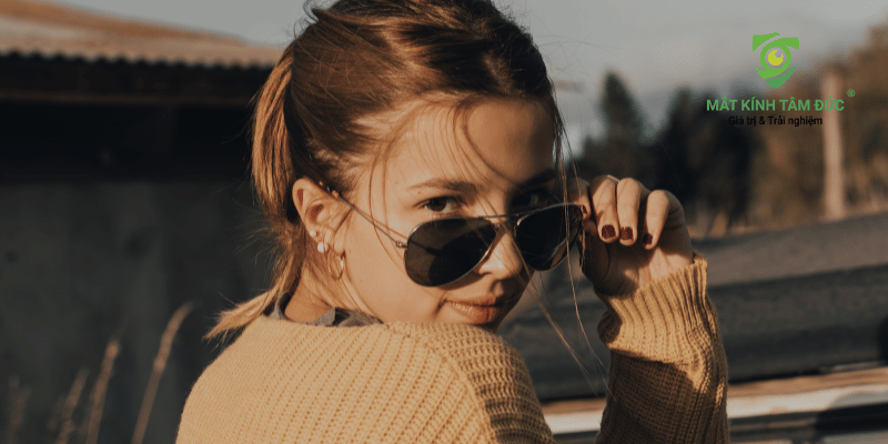 Giải mã các form dáng kính râm đen đang được yêu thích hiện nay