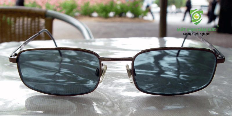 Kính râm cận, hay kính mát có độ