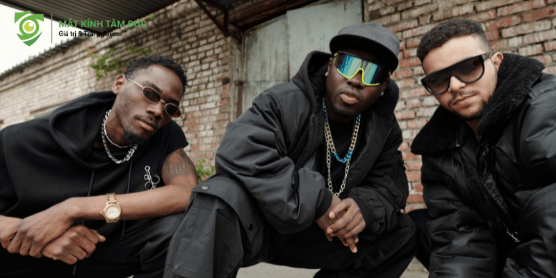 Khi chon kính mát thời trang nam cần lựa chọn màu sắc phù hợp 