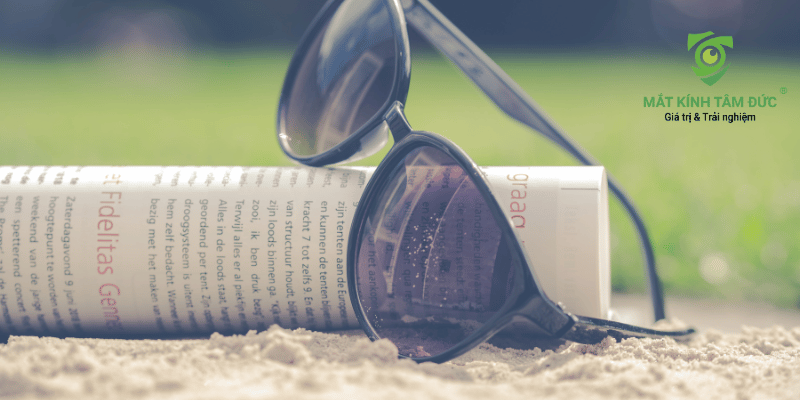 Kinh nghiệm thực chiến khi mua kính gọng đen bạn nên nhớ