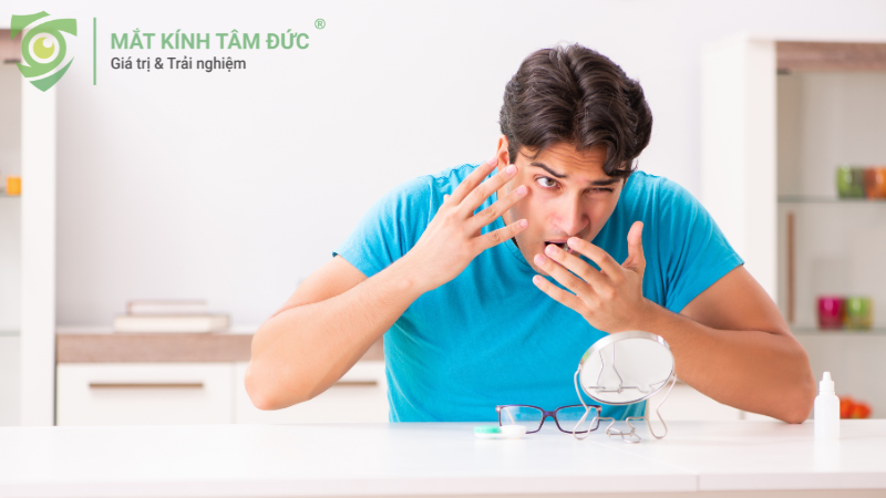 Đeo lens cận có hại mắt không?