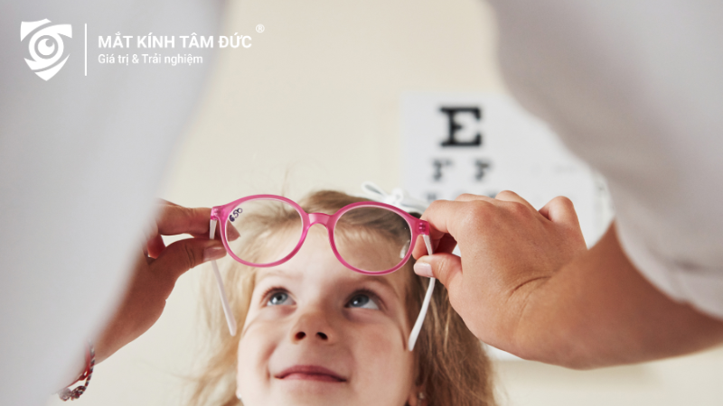 Stellest - dòng tròng cho quản lý cận thị ở trẻ em