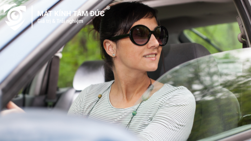 kính râm riêng là lựa chọn thực tế hơn cho người lái xe thường xuyên