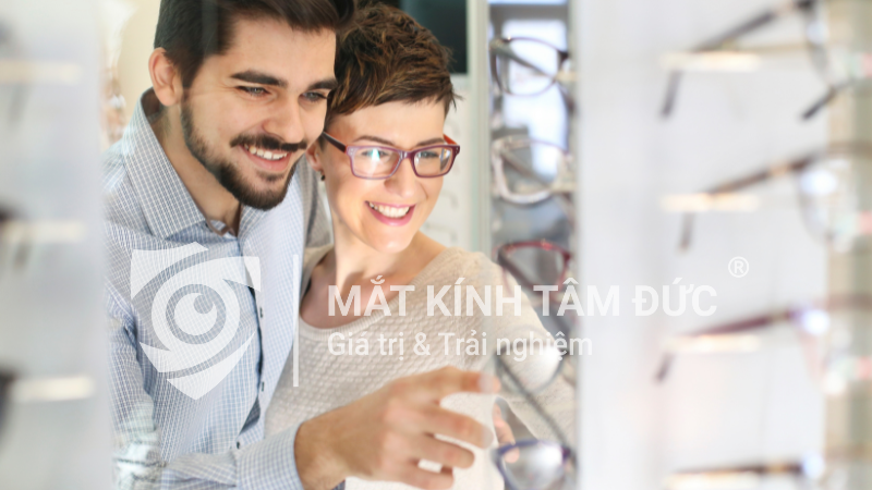 Nên lựa chọn tròng kính phù hợp với nhu cầu hằng ngày