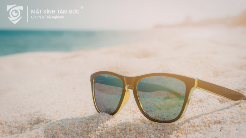 Tròng kính đổi màu - sự lựa chọn tiện lợi