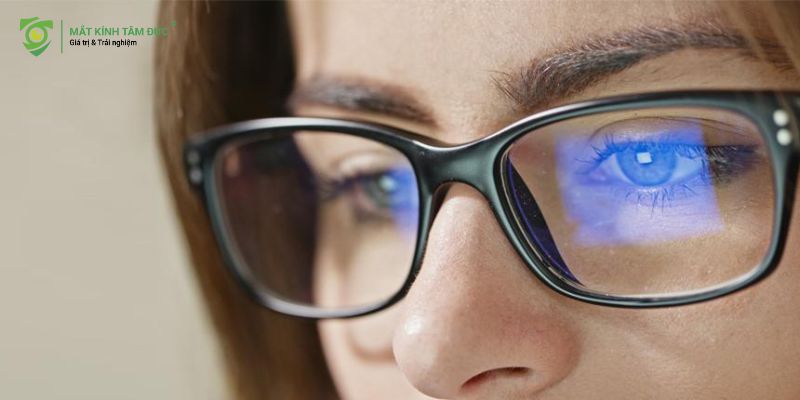 Tròng kính hạn chế ánh sáng xanh