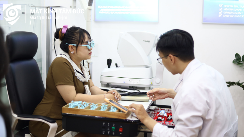 Ortho K là một trong những phương pháp thường được phụ huynh tìm hiểu khi quan tâm đến kiểm soát độ cận cho trẻ em.
