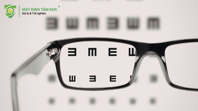 Kính đa tròng có thể hỗ trợ khá tốt cho nhịp sống hiện đại của người trung niên.